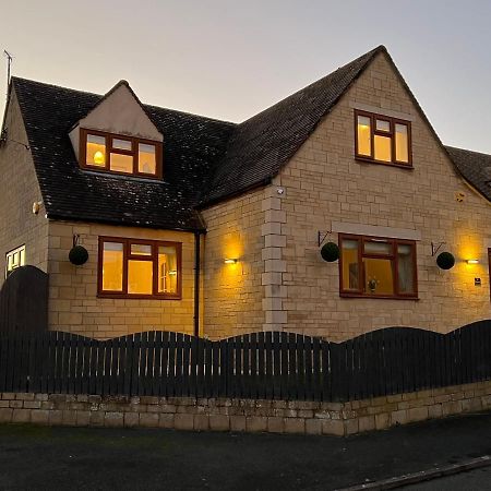 Luxurious 4 Bedroom Home In The Heart Of The Cotswolds With Hot Tub! Stow-on-the-Wold Zewnętrze zdjęcie